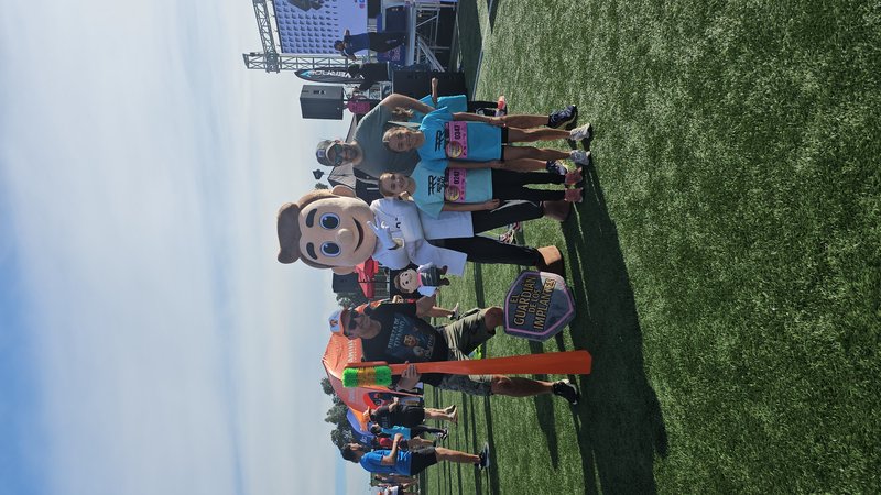 Dr. Titán con padres e hijos